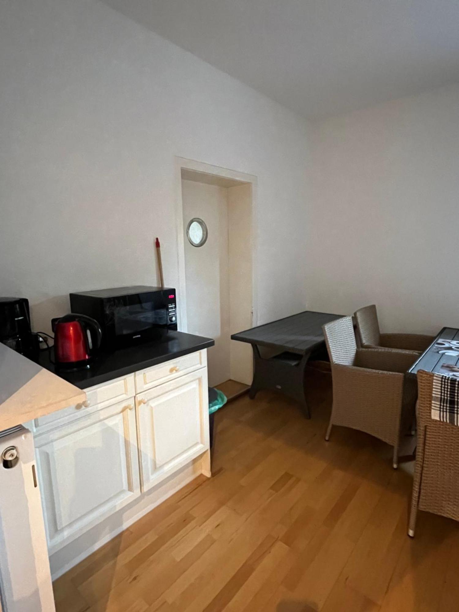 Doppelzimmer, Tv- Bad, Kuehlschrank- Parkplatz-17 Meine Esterno foto