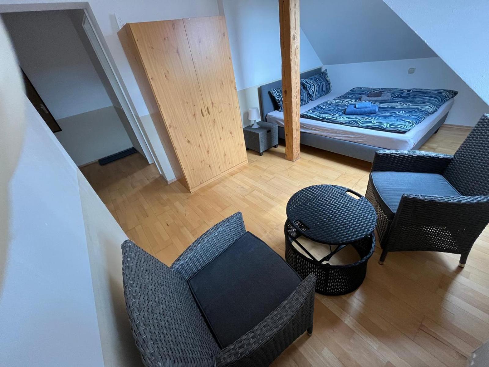 Doppelzimmer, Tv- Bad, Kuehlschrank- Parkplatz-17 Meine Camera foto